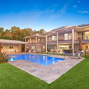 https://absolute-beachfront-luxury-entertainer-dundowran-beach.queenslandhotels.net
