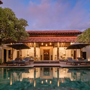 https://villa-de-suma-fully-staffed-luxury-villa-walk-to-the-beach.ubudhotelsnow.com